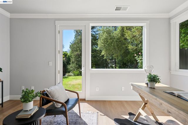 1099 Oak Hill Rd, Lafayette, CA 94549