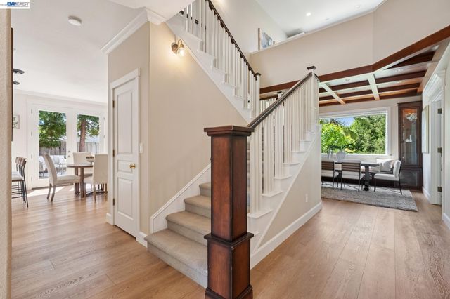 1099 Oak Hill Rd, Lafayette, CA 94549