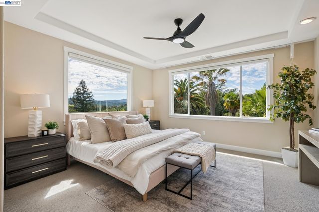 1099 Oak Hill Rd, Lafayette, CA 94549