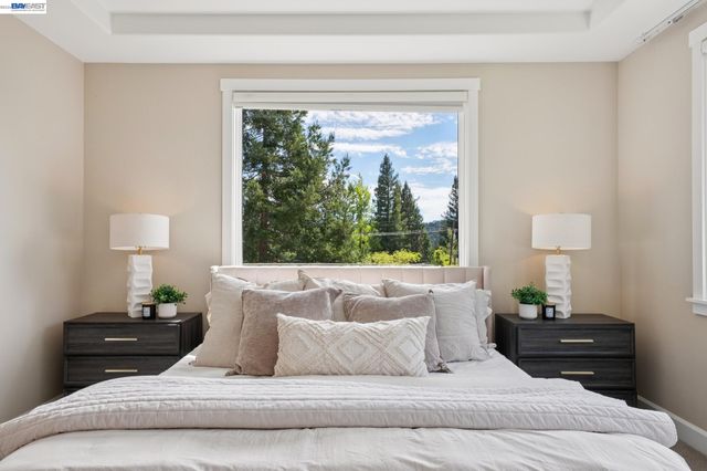 1099 Oak Hill Rd, Lafayette, CA 94549