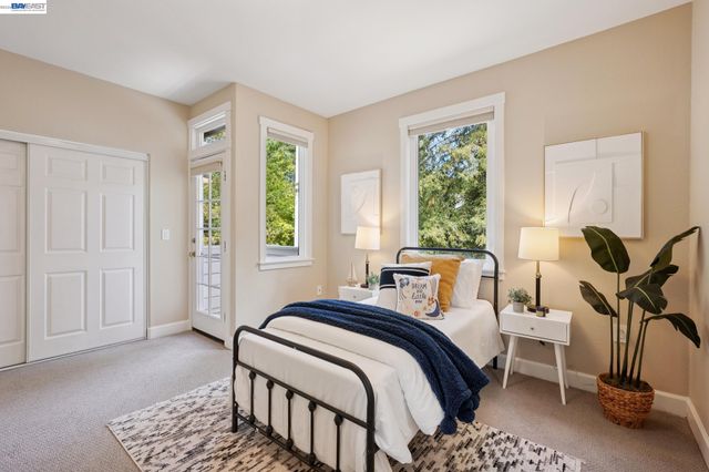 1099 Oak Hill Rd, Lafayette, CA 94549