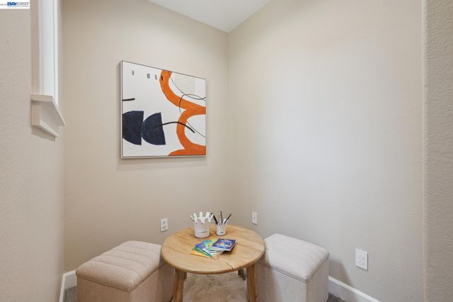 1099 Oak Hill Rd, Lafayette, CA 94549