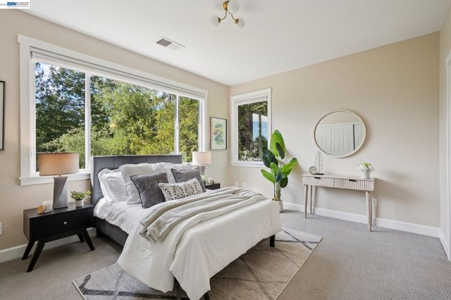 1099 Oak Hill Rd, Lafayette, CA 94549