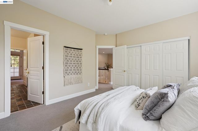 1099 Oak Hill Rd, Lafayette, CA 94549