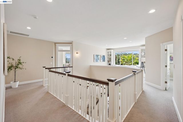 1099 Oak Hill Rd, Lafayette, CA 94549