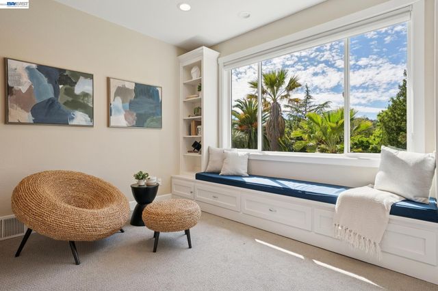 1099 Oak Hill Rd, Lafayette, CA 94549