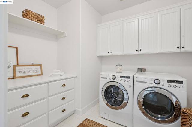 1099 Oak Hill Rd, Lafayette, CA 94549