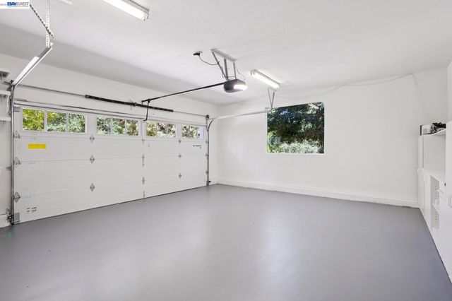 1099 Oak Hill Rd, Lafayette, CA 94549