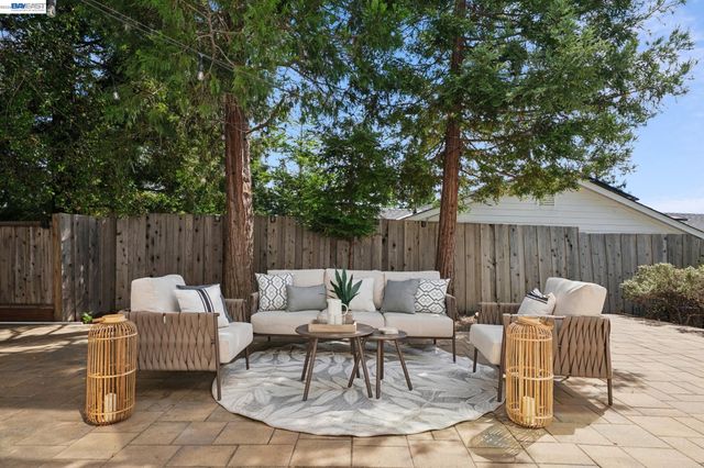 1099 Oak Hill Rd, Lafayette, CA 94549