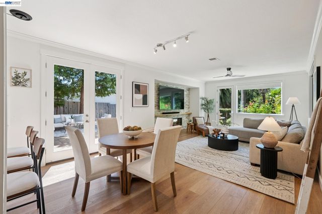 1099 Oak Hill Rd, Lafayette, CA 94549