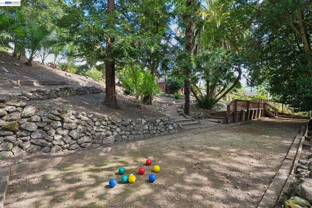 1099 Oak Hill Rd, Lafayette, CA 94549
