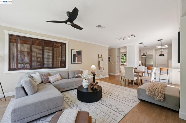 1099 Oak Hill Rd, Lafayette, CA 94549