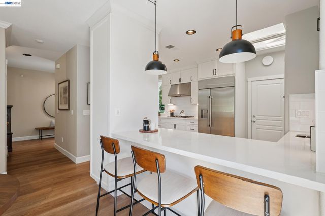 1099 Oak Hill Rd, Lafayette, CA 94549