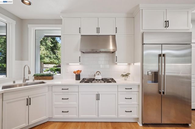 1099 Oak Hill Rd, Lafayette, CA 94549