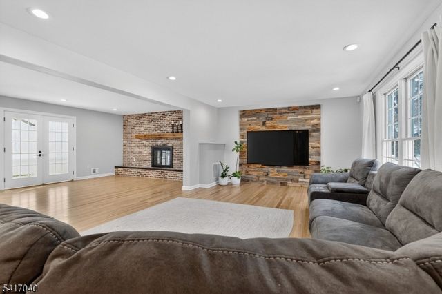 100 Knickerbocker Dr, Montgomery Twp., NJ 08502