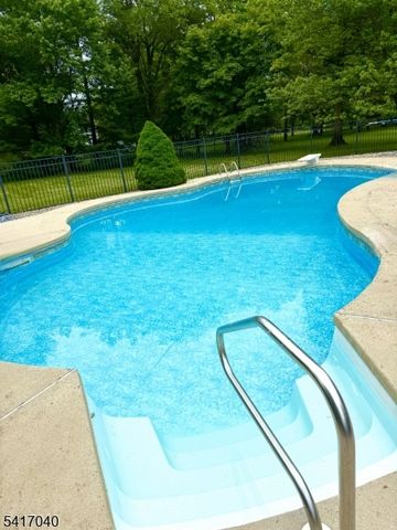 100 Knickerbocker Dr, Montgomery Twp., NJ 08502