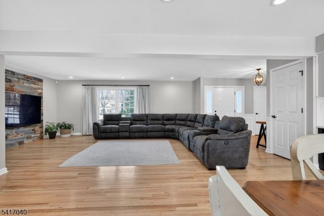 100 Knickerbocker Dr, Montgomery Twp., NJ 08502