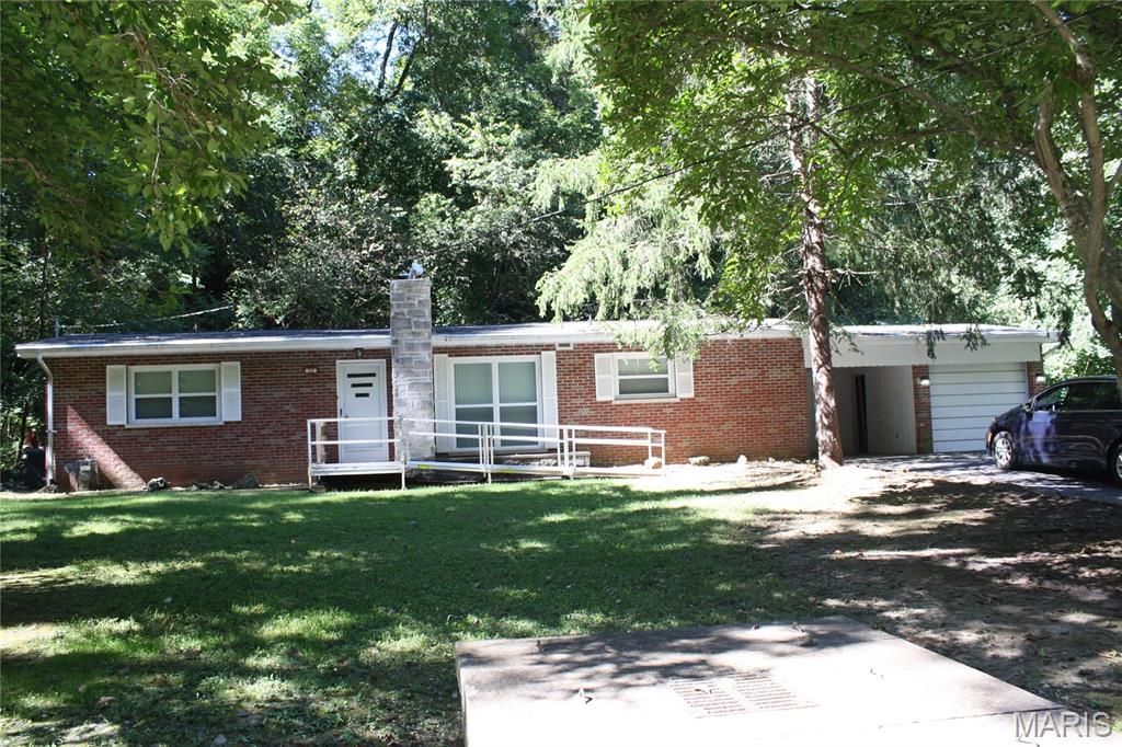 22 Newman Drive, Belleville, IL 62223
