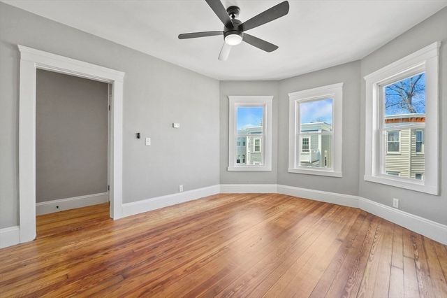 18 Lyon St 3, Boston, MA 02122