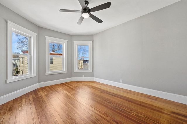 18 Lyon St 3, Boston, MA 02122