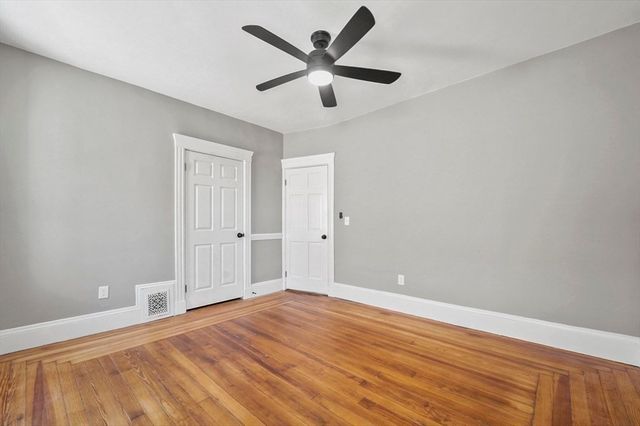 18 Lyon St 3, Boston, MA 02122