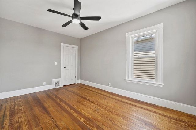18 Lyon St 3, Boston, MA 02122