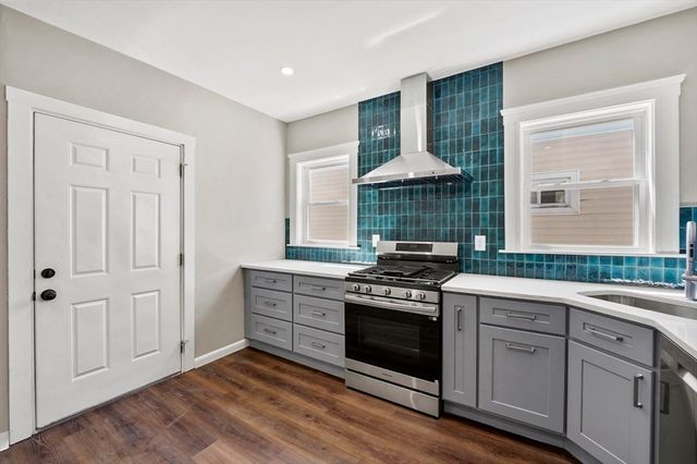 18 Lyon St 3, Boston, MA 02122
