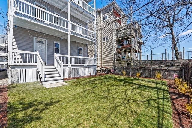 18 Lyon St 3, Boston, MA 02122