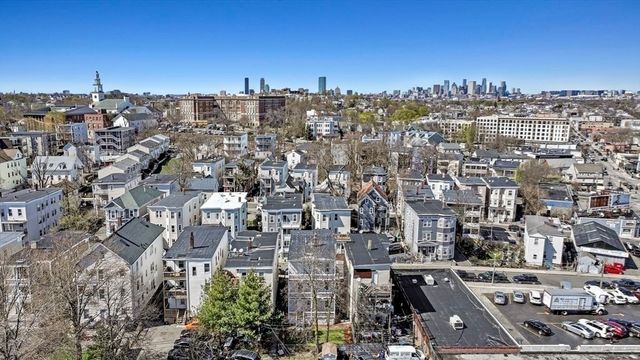 18 Lyon St 3, Boston, MA 02122