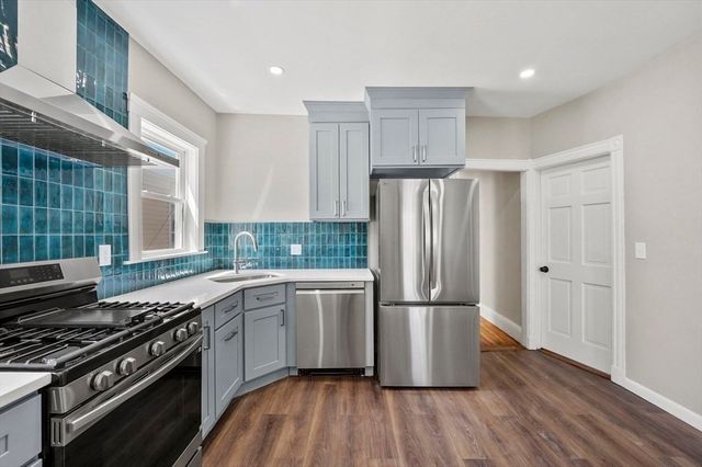 18 Lyon St 3, Boston, MA 02122