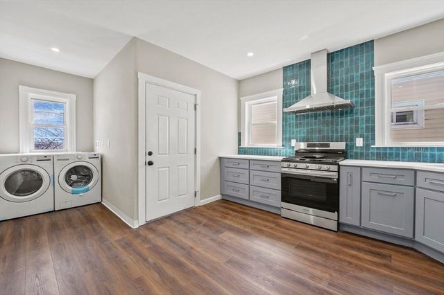 18 Lyon St 3, Boston, MA 02122