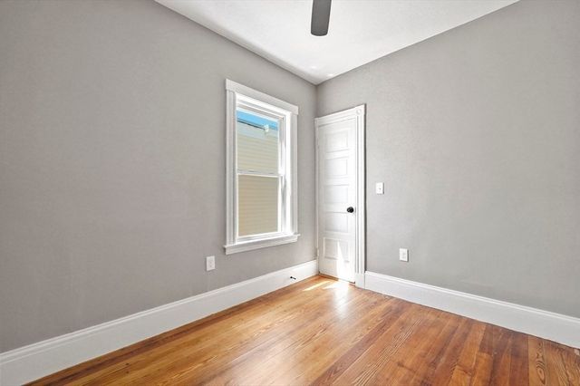18 Lyon St 3, Boston, MA 02122