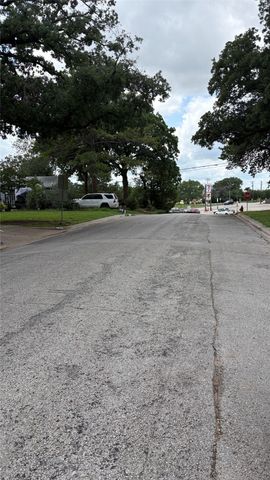 5632 Taylor Road, River Oaks, TX 76114
