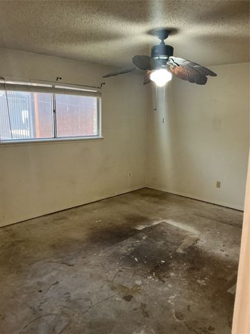 724 Barbara Lane, Burleson, TX 76028