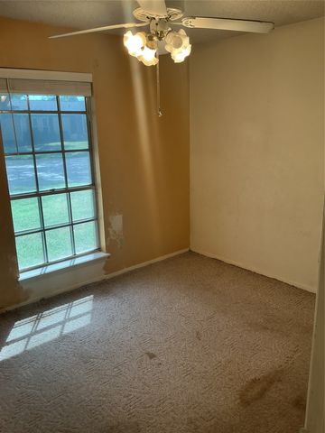 724 Barbara Lane, Burleson, TX 76028