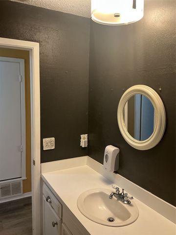 724 Barbara Lane, Burleson, TX 76028