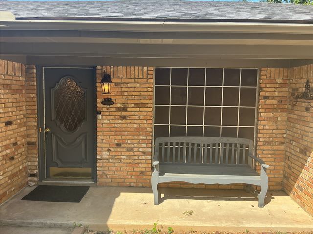 724 Barbara Lane, Burleson, TX 76028