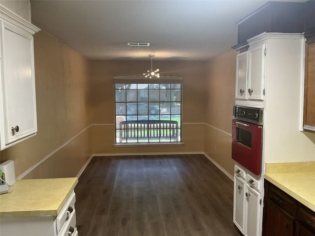 724 Barbara Lane, Burleson, TX 76028