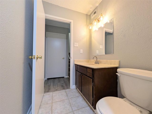 12027 Greenwood Forest Drive B, Houston, TX 77066