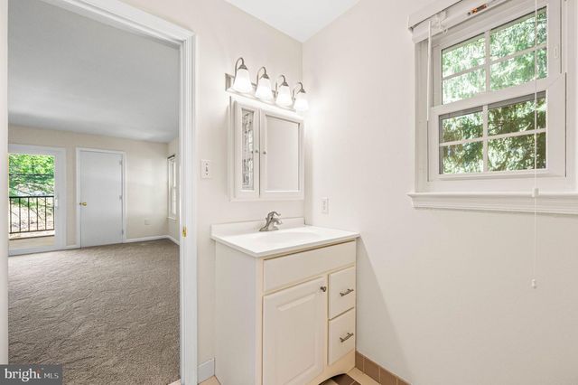 242 VALLEY STREAM LN, Chesterbrook, PA 19087