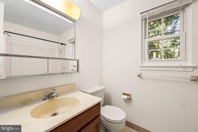 242 VALLEY STREAM LN, Chesterbrook, PA 19087