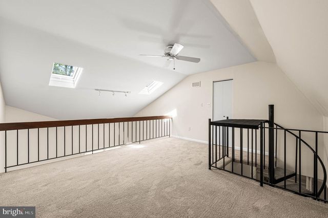 242 VALLEY STREAM LN, Chesterbrook, PA 19087