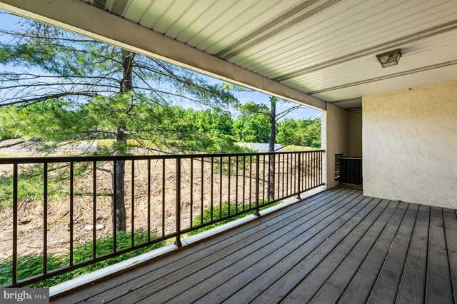 242 VALLEY STREAM LN, Chesterbrook, PA 19087