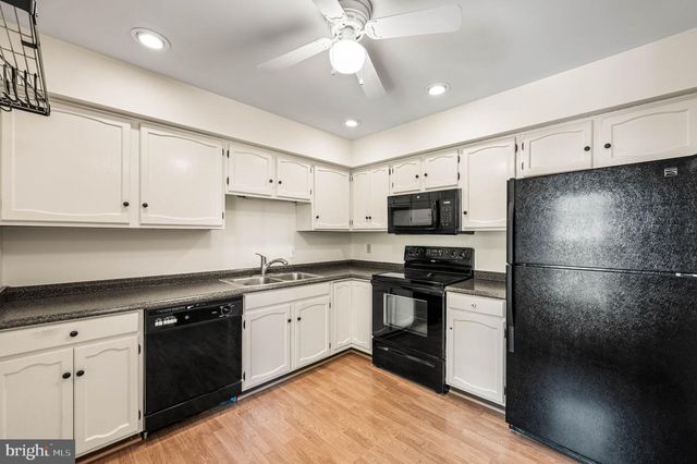 242 VALLEY STREAM LN, Chesterbrook, PA 19087