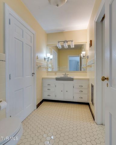 421 High Ridge Rd Road, Kingsport, TN 37660