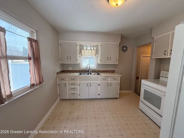 3533 Glenwood Avenue, Lansing, MI 48910