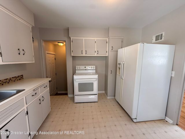 3533 Glenwood Avenue, Lansing, MI 48910