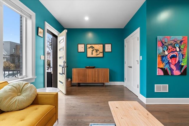 1733 N Troy Street, Chicago, IL 60647