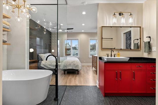 1733 N Troy Street, Chicago, IL 60647