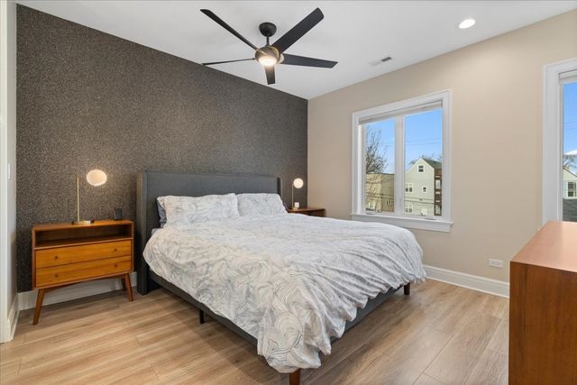 1733 N Troy Street, Chicago, IL 60647